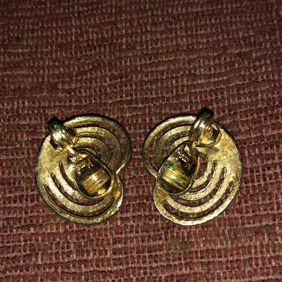 Vintage Monet clip-on gold-tone Earrings - Picture 2 of 4